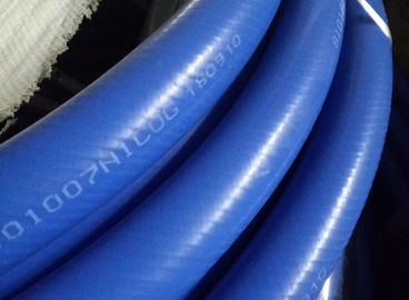 Reforço azul expulsando de Aramid da mangueira do silicone